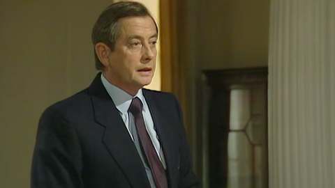 Still from the clip "The Civil Service versus the Treasury" (Yes, Prime Minister, BBC)
